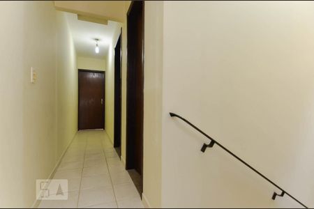 Casa à venda com 150m², 3 quartos e 4 vagas Casa à venda com 150m², 3 quartos e 4 vagasCorredor Quartos
