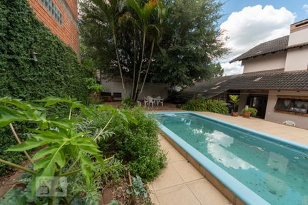 Casa à venda com 217m², 4 quartos e 2 vagasPiscina