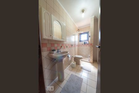 Casa à venda com 217m², 4 quartos e 2 vagasBanheiro 