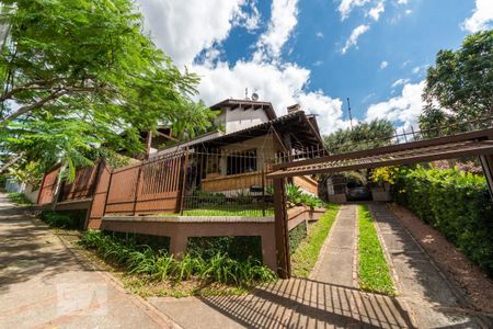 Casa à venda com 217m², 4 quartos e 2 vagasFachada