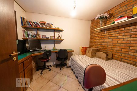 Casa à venda com 217m², 4 quartos e 2 vagasEscritório