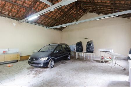 Casa à venda com 130m², 4 quartos e 8 vagasGalpão