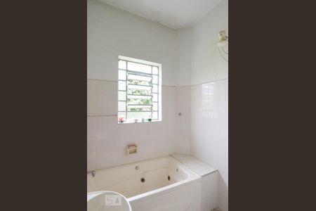 Casa à venda com 130m², 4 quartos e 8 vagasBanheiro