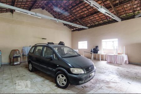 Casa à venda com 130m², 4 quartos e 8 vagasGalpão