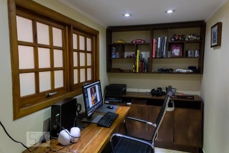 Casa à venda com 250m², 3 quartos e 2 vagas Casa à venda com 250m², 3 quartos e 2 vagasEscritório