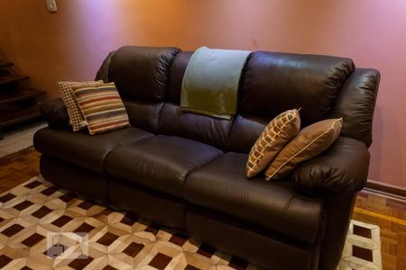 Casa à venda com 250m², 3 quartos e 2 vagas Casa à venda com 250m², 3 quartos e 2 vagasSala de TV - Sofá