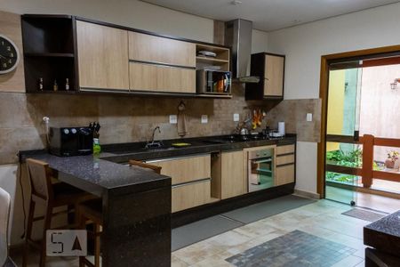 Casa à venda com 250m², 3 quartos e 2 vagas Casa à venda com 250m², 3 quartos e 2 vagasCozinha