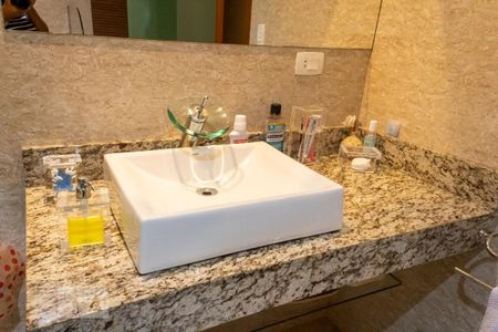 Casa à venda com 250m², 3 quartos e 2 vagas Casa à venda com 250m², 3 quartos e 2 vagasBanheiro da Suíte 2 - Pia