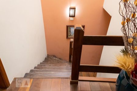 Casa à venda com 250m², 3 quartos e 2 vagas Casa à venda com 250m², 3 quartos e 2 vagasEscada de Acesso ao Mezanino e Quarto