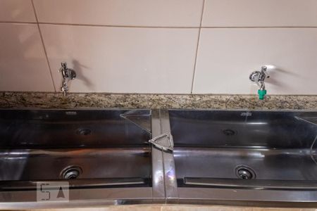 Casa à venda com 250m², 3 quartos e 2 vagas Casa à venda com 250m², 3 quartos e 2 vagasÁrea de Serviço - Tanque