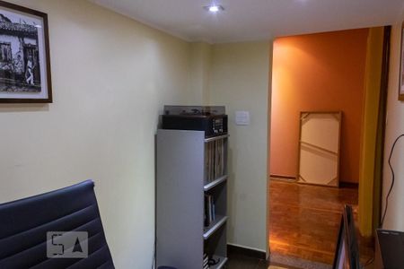 Casa à venda com 250m², 3 quartos e 2 vagas Casa à venda com 250m², 3 quartos e 2 vagasEscritório