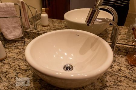 Casa à venda com 250m², 3 quartos e 2 vagas Casa à venda com 250m², 3 quartos e 2 vagasBanheiro - Pia