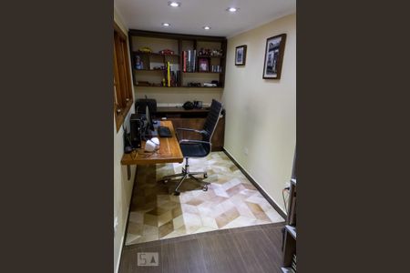 Casa à venda com 250m², 3 quartos e 2 vagas Casa à venda com 250m², 3 quartos e 2 vagasEscritório