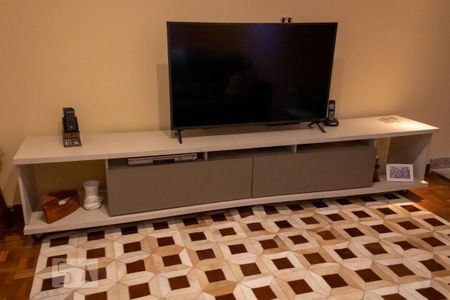 Casa à venda com 250m², 3 quartos e 2 vagas Casa à venda com 250m², 3 quartos e 2 vagasSala de TV - Móvel