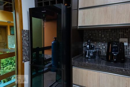 Casa à venda com 250m², 3 quartos e 2 vagas Casa à venda com 250m², 3 quartos e 2 vagasCozinha - Armários e Geladeira