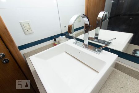 Apartamento à venda com 400m², 4 quartos e 2 vagas Apartamento à venda com 400m², 4 quartos e 2 vagasBanheiro da Suíte