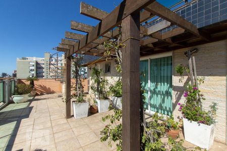 Apartamento à venda com 400m², 4 quartos e 2 vagas Apartamento à venda com 400m², 4 quartos e 2 vagasTerraço