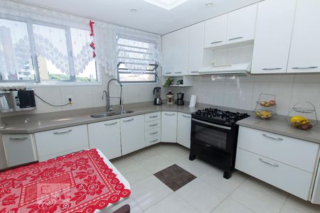 Apartamento à venda com 400m², 4 quartos e 2 vagas Apartamento à venda com 400m², 4 quartos e 2 vagasCozinha