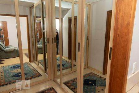 Apartamento à venda com 400m², 4 quartos e 2 vagas Apartamento à venda com 400m², 4 quartos e 2 vagasCloset da suíte