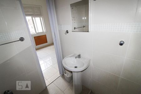 Banheiro de kitnet/studio para alugar com 1 quarto, 23m² em Centro, Rio de Janeiro
