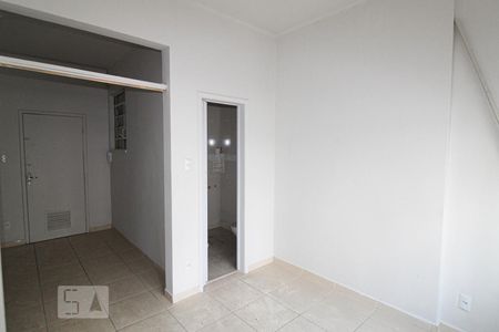 Sala/Quarto de kitnet/studio para alugar com 1 quarto, 23m² em Centro, Rio de Janeiro