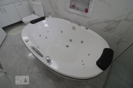 Casa à venda com 280m², 3 quartos e 2 vagasBanheiro da Suíte 1 - banheira