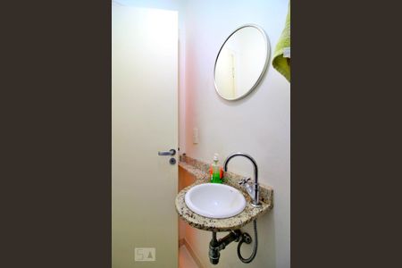 Casa à venda com 198m², 3 quartos e 3 vagasLavabo