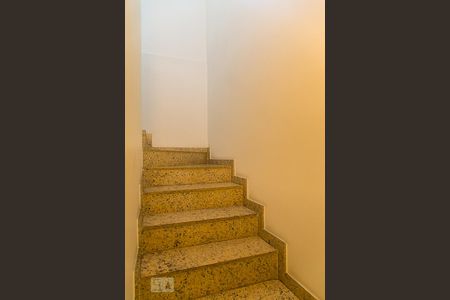 Casa à venda com 146m², 3 quartos e 2 vagasEscada