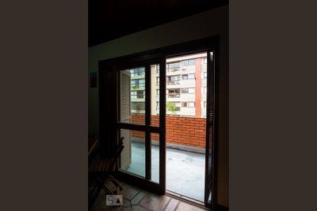 Apartamento à venda com 255m², 5 quartos e 2 vagas Apartamento à venda com 255m², 5 quartos e 2 vagasCobertura