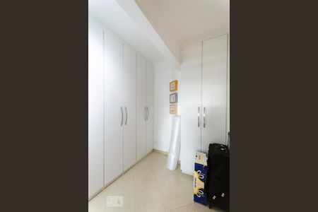 Apartamento à venda com 170m², 3 quartos e 3 vagas Apartamento à venda com 170m², 3 quartos e 3 vagasQuarto de Serviço