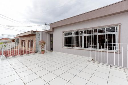 Casa à venda com 244m², 4 quartos e 3 vagas Casa à venda com 244m², 4 quartos e 3 vagasVaranda
