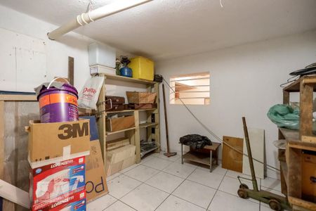 Casa à venda com 244m², 4 quartos e 3 vagas Casa à venda com 244m², 4 quartos e 3 vagasPorão