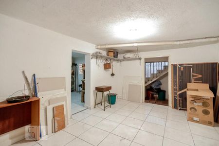 Casa à venda com 244m², 4 quartos e 3 vagas Casa à venda com 244m², 4 quartos e 3 vagasPorão