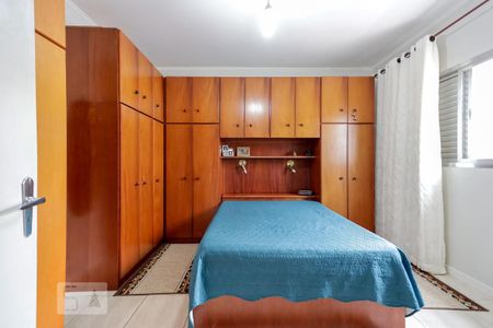 Casa à venda com 244m², 4 quartos e 3 vagas Casa à venda com 244m², 4 quartos e 3 vagasQuarto 3