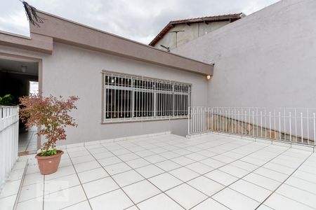 Casa à venda com 244m², 4 quartos e 3 vagas Casa à venda com 244m², 4 quartos e 3 vagasVaranda