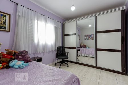Casa à venda com 244m², 4 quartos e 3 vagas Casa à venda com 244m², 4 quartos e 3 vagasQuarto 4