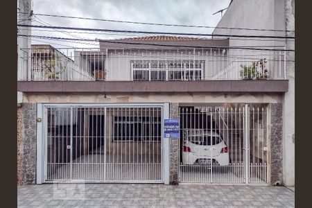 Casa à venda com 244m², 4 quartos e 3 vagas Casa à venda com 244m², 4 quartos e 3 vagasFachada