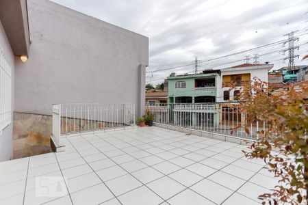 Casa à venda com 244m², 4 quartos e 3 vagas Casa à venda com 244m², 4 quartos e 3 vagasVaranda