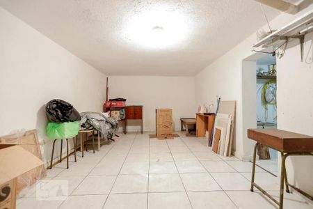 Casa à venda com 244m², 4 quartos e 3 vagas Casa à venda com 244m², 4 quartos e 3 vagasPorão