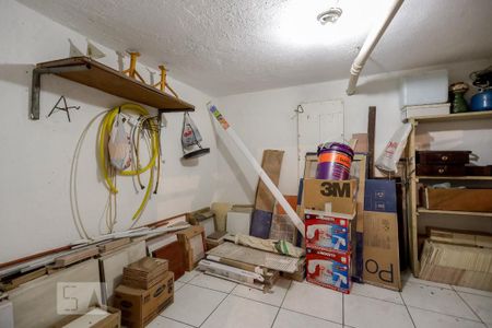 Casa à venda com 244m², 4 quartos e 3 vagas Casa à venda com 244m², 4 quartos e 3 vagasPorão