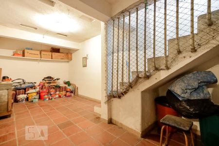 Casa à venda com 244m², 4 quartos e 3 vagas Casa à venda com 244m², 4 quartos e 3 vagasPorão