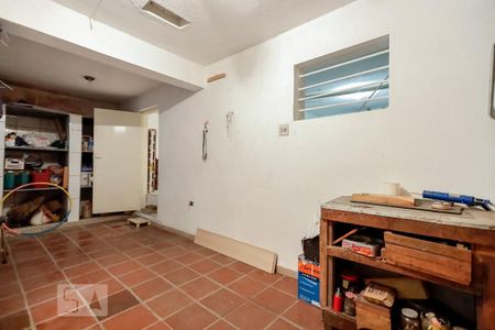 Casa à venda com 244m², 4 quartos e 3 vagas Casa à venda com 244m², 4 quartos e 3 vagasPorão