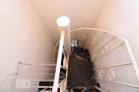 Casa à venda com 285m², 4 quartos e 2 vagasEscada 