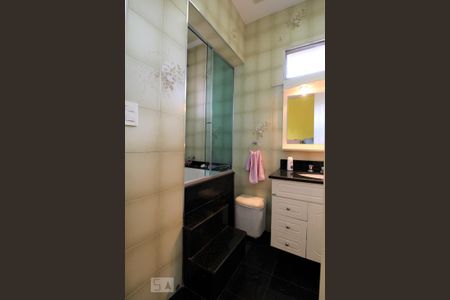 Casa à venda com 285m², 4 quartos e 2 vagasBanheiro social 