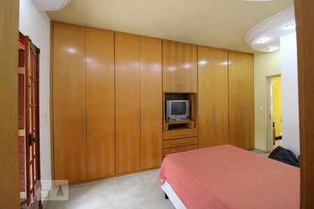 Casa à venda com 285m², 4 quartos e 2 vagasSuíte Armários 