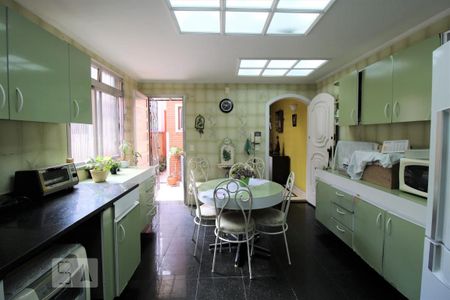 Casa à venda com 285m², 4 quartos e 2 vagasCozinha 