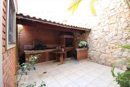 Casa à venda com 285m², 4 quartos e 2 vagasChurrasqueira