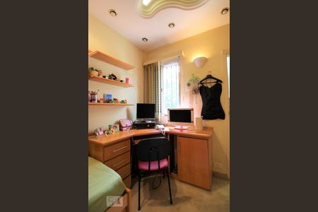 Casa à venda com 285m², 4 quartos e 2 vagasQuarto 3 