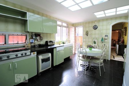 Casa à venda com 285m², 4 quartos e 2 vagasCozinha 