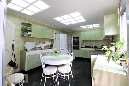 Casa à venda com 285m², 4 quartos e 2 vagasCozinha 